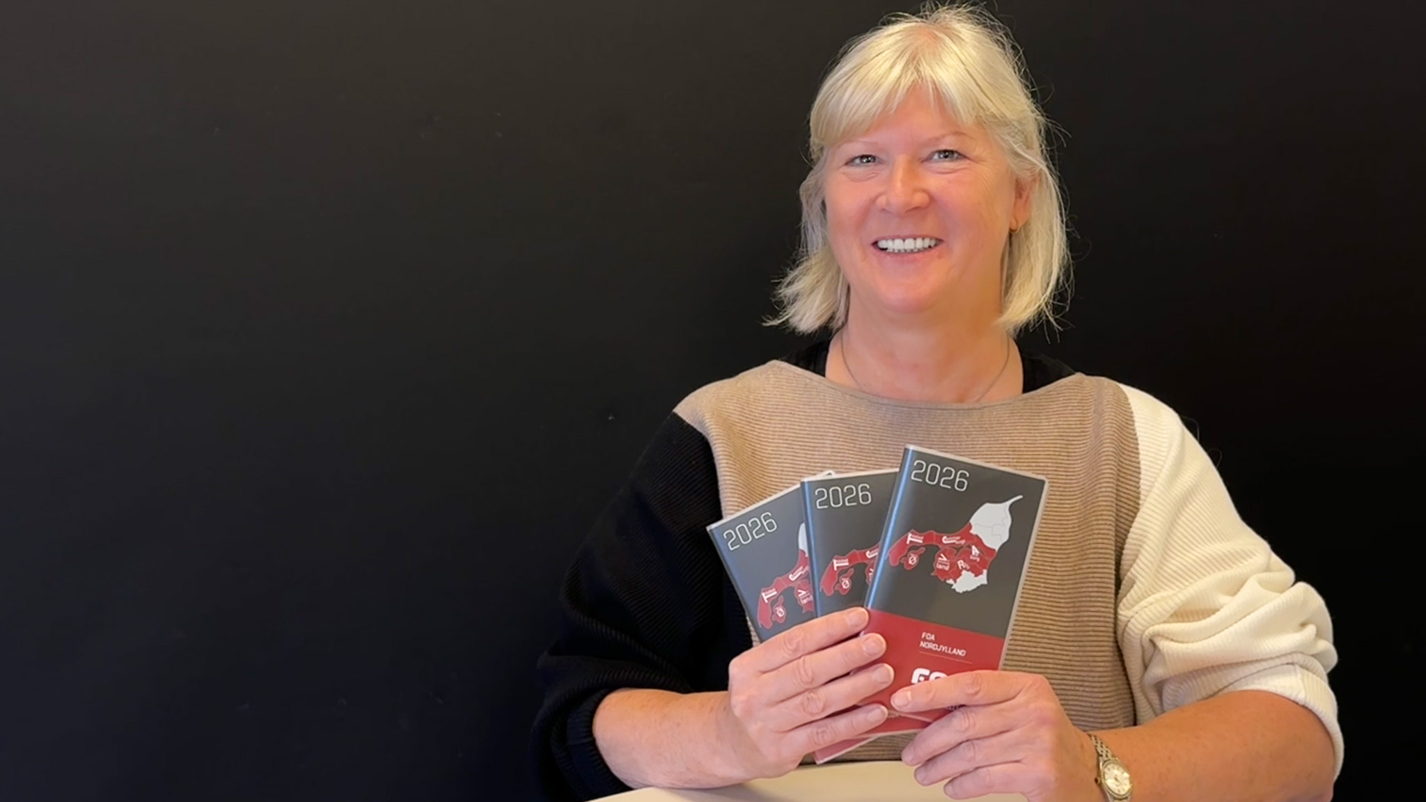 Fagpolitisk leder Anne-Grethe Sveistrup med kalendere for 2026